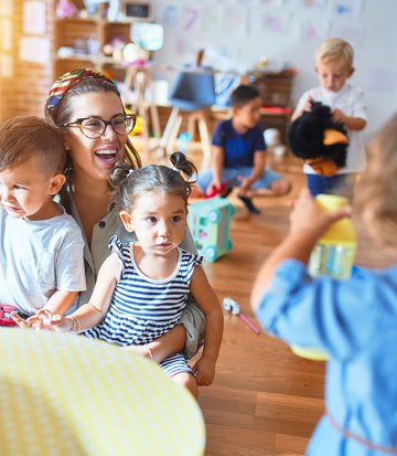 [Translate to Englisch:] Ein Schließsystem im Kindergarten muss besondere Anforderungen erfüllen, denn im Notfall müssen die Kinder selbstständig flüchten können.