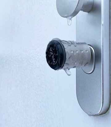 [Translate to Englisch:] Der elektronische Schließzylinder hält Eis und Schnee problemlos stand