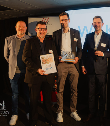 WILKA employees receive the EBH award “Supplier of the Year Benelux” in the category Training Support in Merelbeke on the eve of Polyclose 2026.