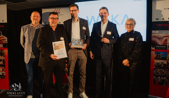 WILKA employees receive the EBH award “Supplier of the Year Benelux” in the category Training Support in Merelbeke on the eve of Polyclose 2026.